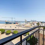 Near Beach Stunning Views & Comfort